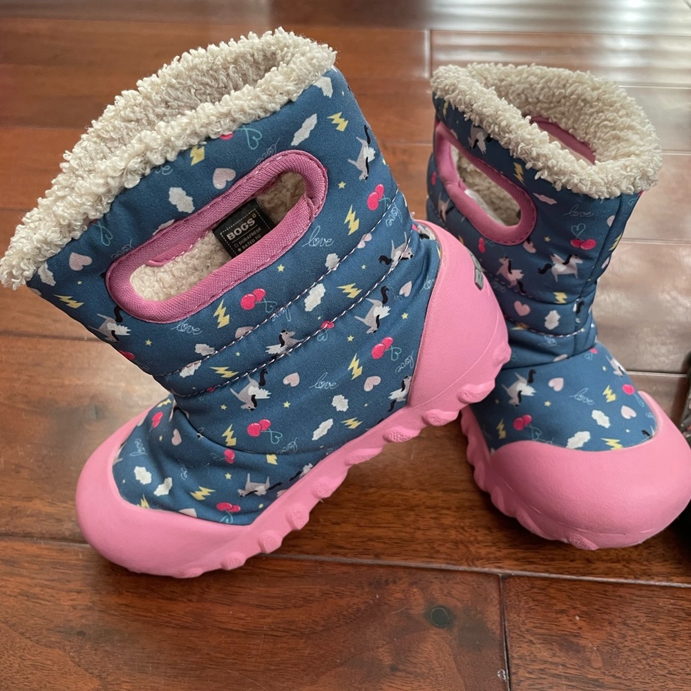 Bogs Kids' Blue and Pink Winter Boots